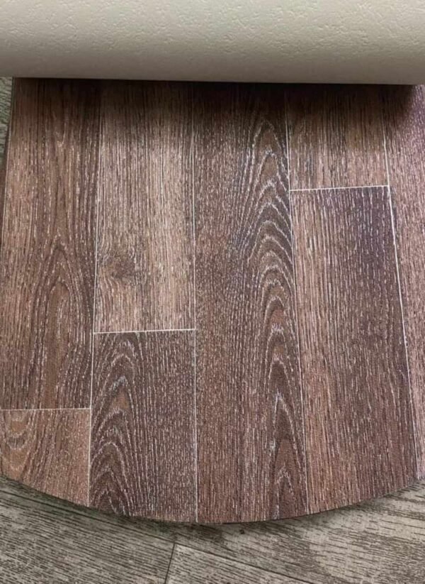 أرضيات فينيل للمستشفيات – جودة عالية ومعايير طبية | مفروشات وأرضيات السريع بالرياض أرضيات فينيل للمستشفيات مقاومة للبكتيريا وسهلة التنظيف من مفروشات وأرضيات السريع بالرياض