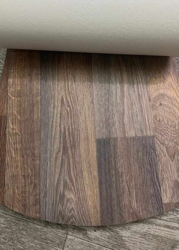 أرضيات فينيل للمستشفيات – جودة عالية ومعايير طبية | مفروشات وأرضيات السريع بالرياض أرضيات فينيل للمستشفيات مقاومة للبكتيريا وسهلة التنظيف من مفروشات وأرضيات السريع بالرياض