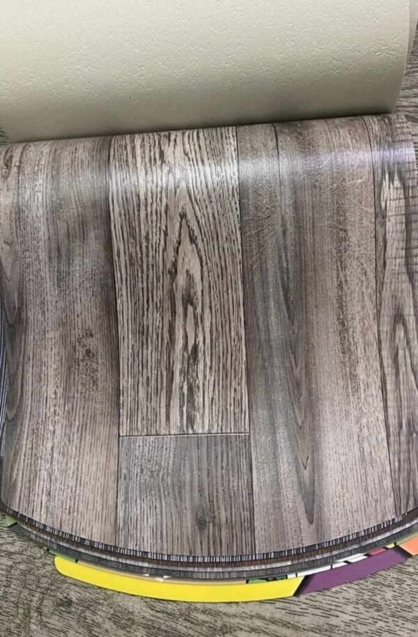 أرضيات فينيل للمستشفيات – جودة عالية ومعايير طبية | مفروشات وأرضيات السريع بالرياضروشات وللأرضيات أرضيات فينيل للمستشفيات مقاومة للبكتيريا وسهلة التنظيف من مفروشات وأرضيات السريع بالرياض