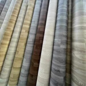 أرضيات فينيل للمستشفيات – جودة عالية ومعايير طبية | مفروشات وأرضيات السريع بالرياض أرضيات فينيل للمستشفيات مقاومة للبكتيريا وسهلة التنظيف من مفروشات وأرضيات السريع بالرياض